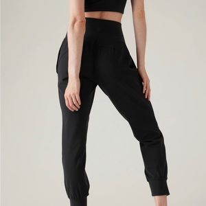 Athleta Salutation Stash Joggers Size Medium